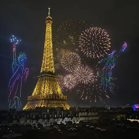 Eiffel Tower View Roof Luxe Services Appartement